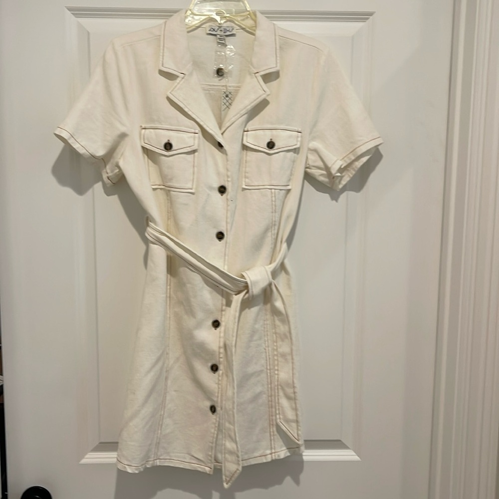 New with tag button down dress size medium. MAKE REASONABLE OFFER!